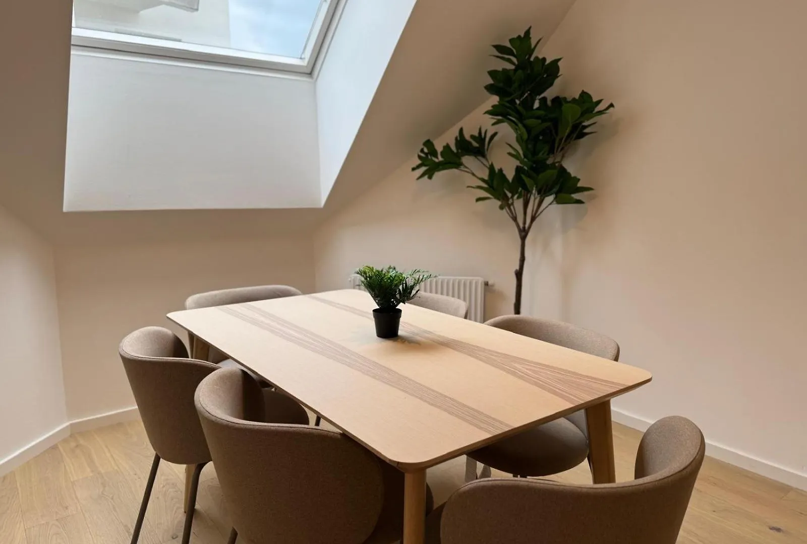 Train Station, Kahlenberg, Historic, Danube - Axara Housing Fhg 20 Apartment Vienna 0*,