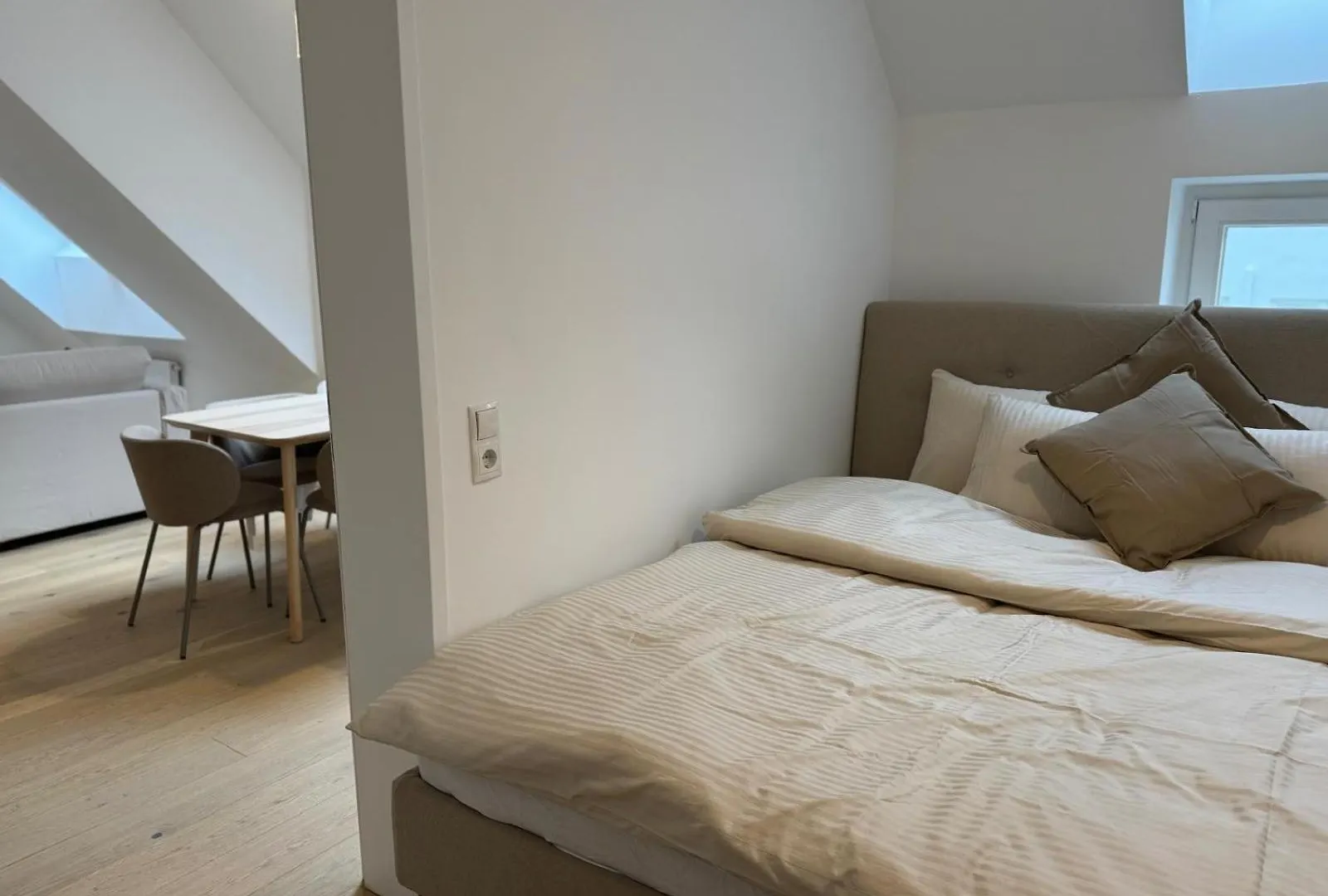 Train Station, Kahlenberg, Historic, Danube - Axara Housing Fhg 20 Apartment Vienna 0*,